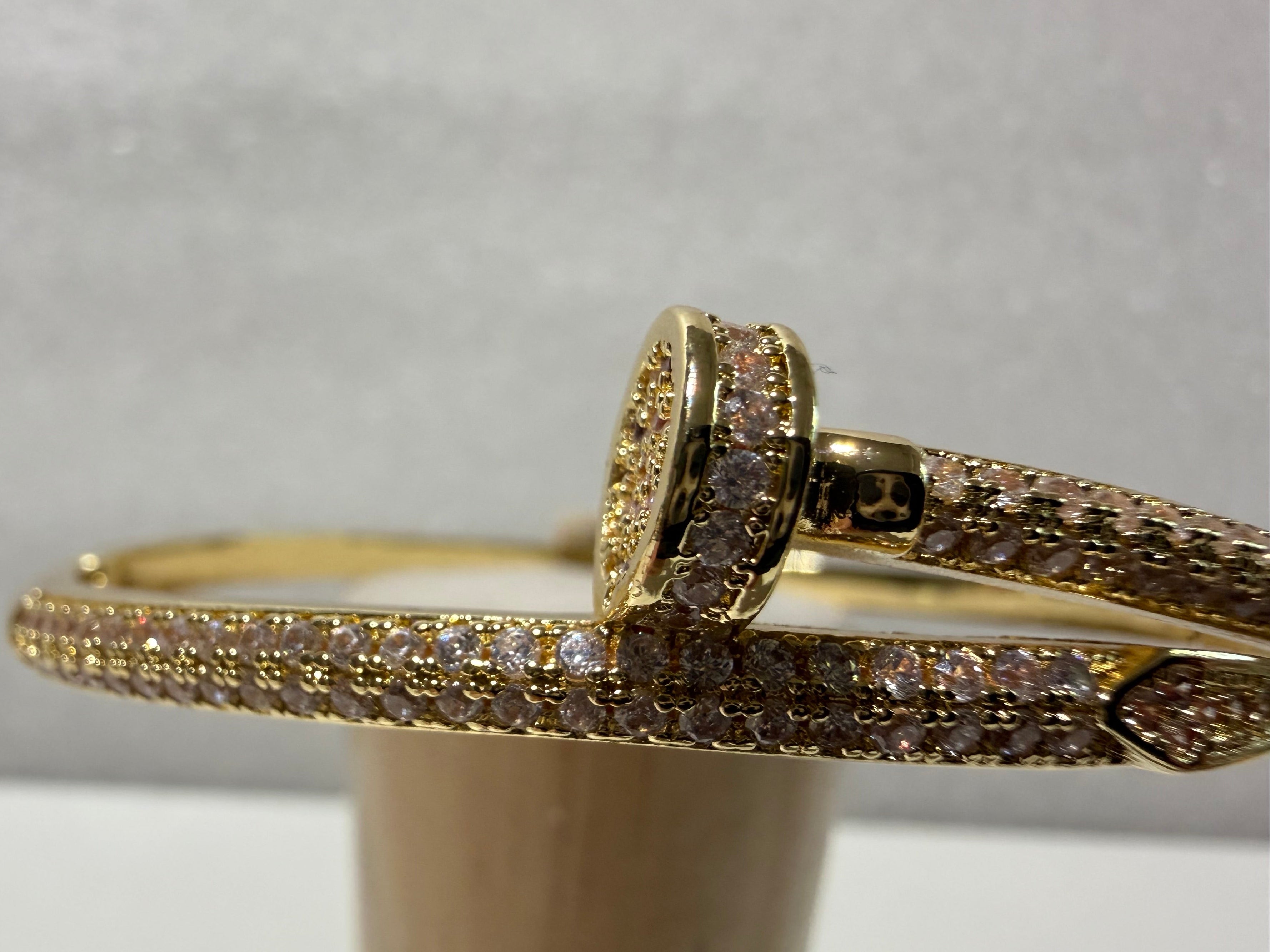 Pulsera clavo con  zirconia
