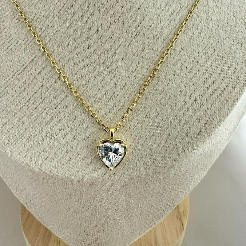 Heart Pendant Necklace in Gold Plated Chain with Elegant Heart-Shaped Dije for Everyday Wear